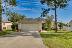 Charming Leesburg Getaway with Screened Porch!